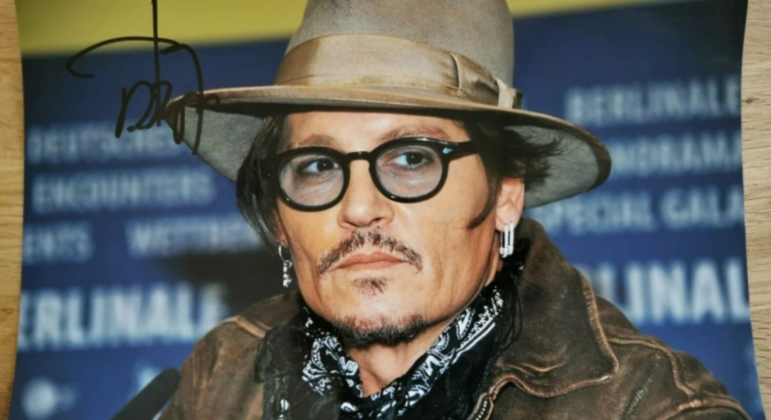 Johnny-Depp-autograph