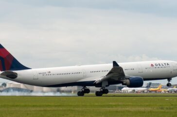 Delta-Flight-DL275